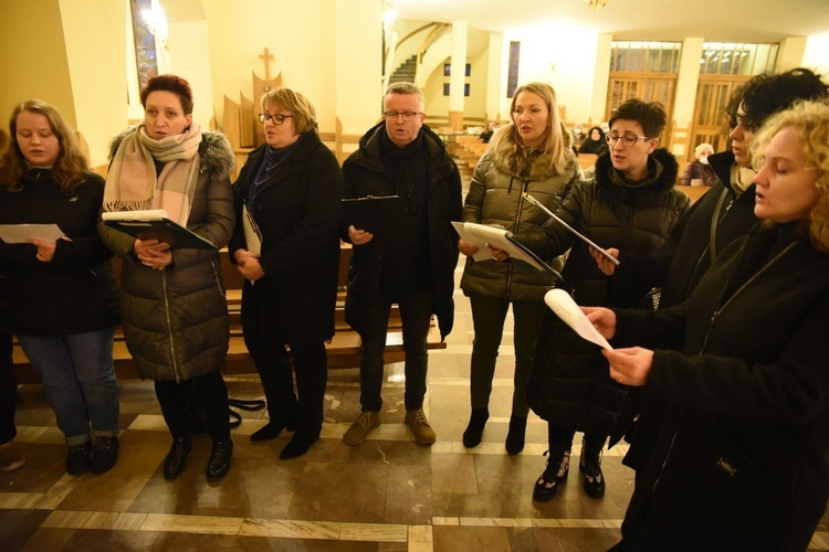 W grupie Odnowa śpiewają nauczyciele z Pustkowa-Osiedla, Pustkowa, Ostrowa i Skrzyszowa.