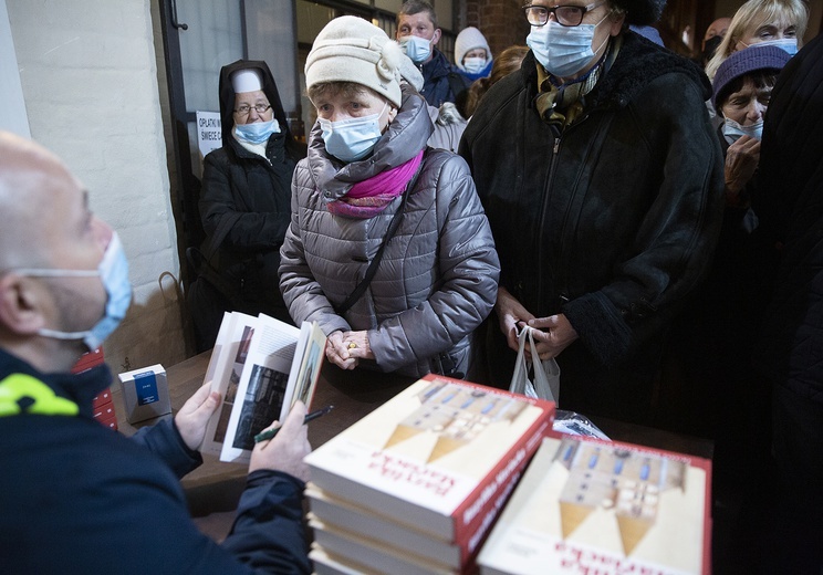 Promocja książki o bazylice