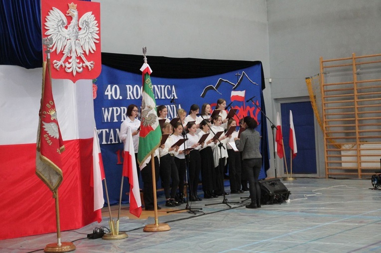 40. rocznica wprowadzenia stanu wojennego i poświęcenia sztandaru "Solidarności" w Rajczy