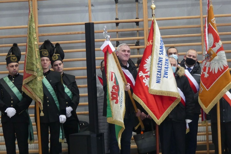 40. rocznica wprowadzenia stanu wojennego i poświęcenia sztandaru "Solidarności" w Rajczy