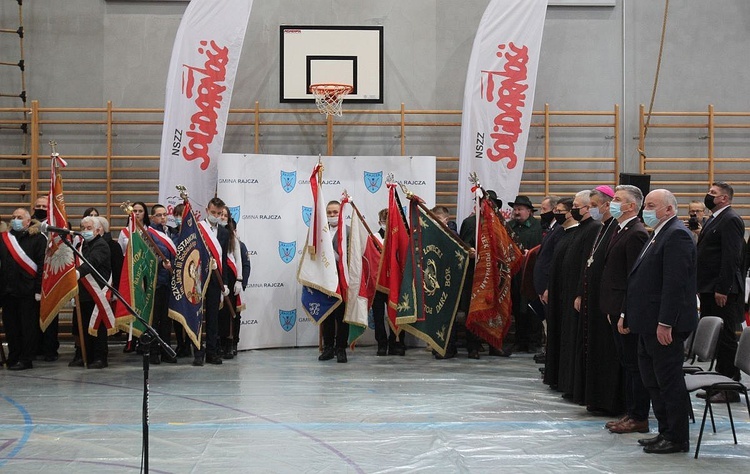 40. rocznica wprowadzenia stanu wojennego i poświęcenia sztandaru "Solidarności" w Rajczy