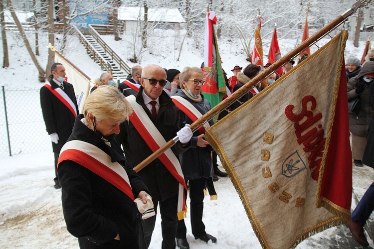 40. rocznica wprowadzenia stanu wojennego i poświęcenia sztandaru "Solidarności" w Rajczy