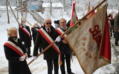 40. rocznica wprowadzenia stanu wojennego i poświęcenia sztandaru "Solidarności" w Rajczy