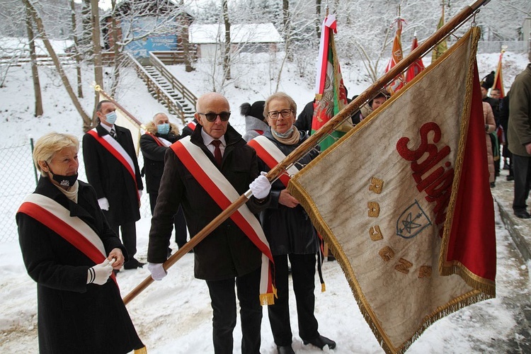 40. rocznica wprowadzenia stanu wojennego i poświęcenia sztandaru "Solidarności" w Rajczy