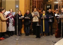 Schola z parafii św. Stanisława w Andrychowie podczas nabożeńswta do św. Jóefa w katedrze św. Mikołaja w Bielsku-Białej.