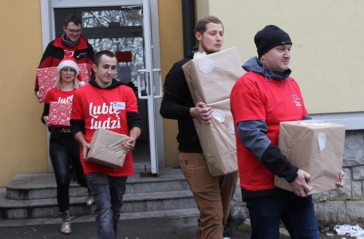 Wolontariusze Szlachetnej Paczki z Cieszyna w akcji.