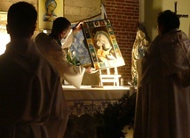 Ikona Matki Bożej znalazła się w centrum modlitwy w Kamienicy.
