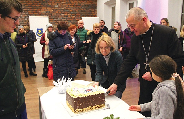 Biskup Artur Ważny wraz z członkami wspólnoty świętował także pierwszą rocznicę ogłoszenia jego biskupiej nominacji.