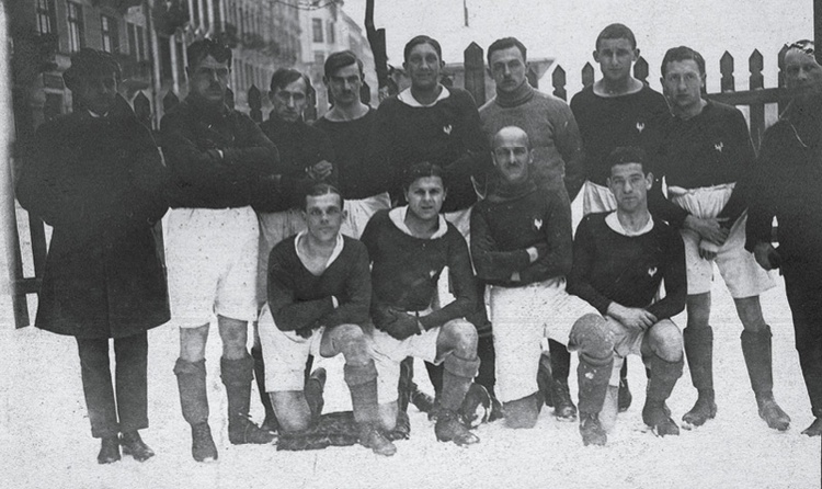 Reprezentacja Polski w Krakowie przed wyjazdem na mecz do Budapesztu,  grudzień 1921.