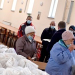 Ponad 87 tys. posiłków i paczki na święta