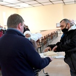 Ponad 87 tys. posiłków i paczki na święta