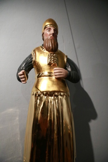 Wystawa rzeźb z głównego ołtarza sądeckiej bazyliki