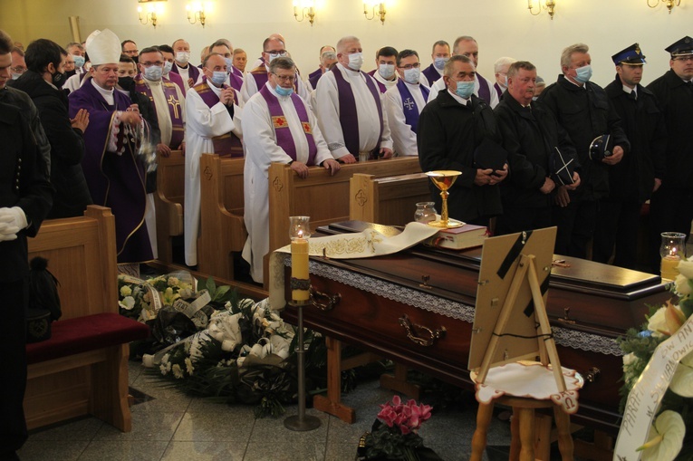 Kobyla. Ks. Zbigniew Glenc pochowany