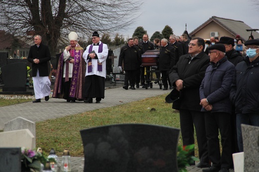 Kobyla. Ks. Zbigniew Glenc pochowany