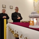 Betlejemskie Światło Pokoju u biskupa legnickiego