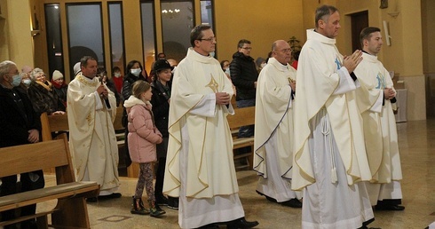 Uroczystość wprowadzenia relikwii bł o. Franciszka Marii od Krzyża Jordana do kościoła salwatorianów w Cygańskim Lesie.