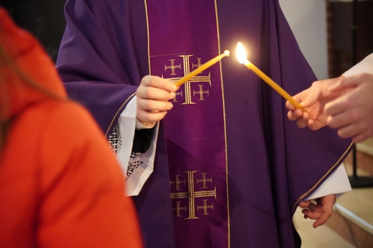 Betlejemskie Światło Pokoju już rozświetla domy wrocławian