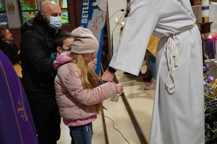 Betlejemskie Światło Pokoju już rozświetla domy wrocławian