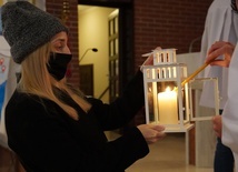 Betlejemskie Światło Pokoju już rozświetla domy wrocławian