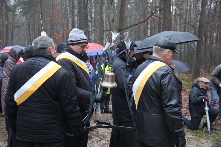 Wał Ruda - Zabawa. Droga Krzyżowa i poświęcenie kaplicy