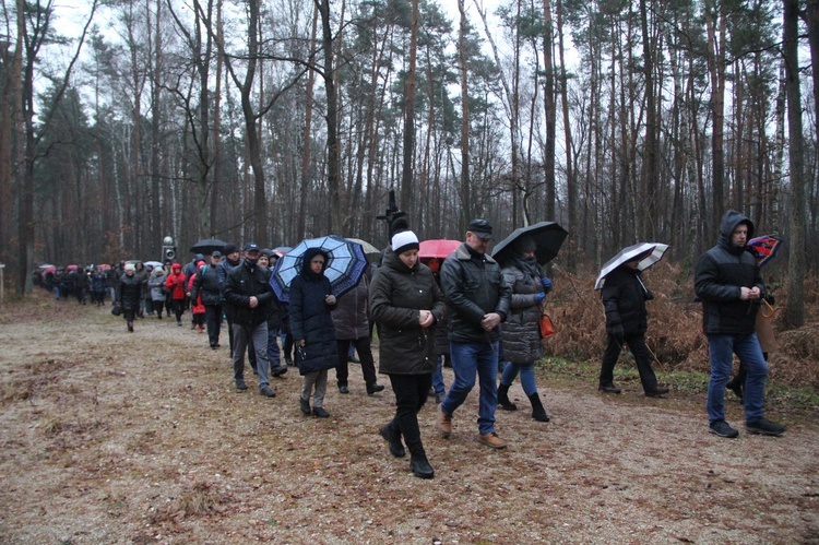 Wał Ruda - Zabawa. Droga Krzyżowa i poświęcenie kaplicy