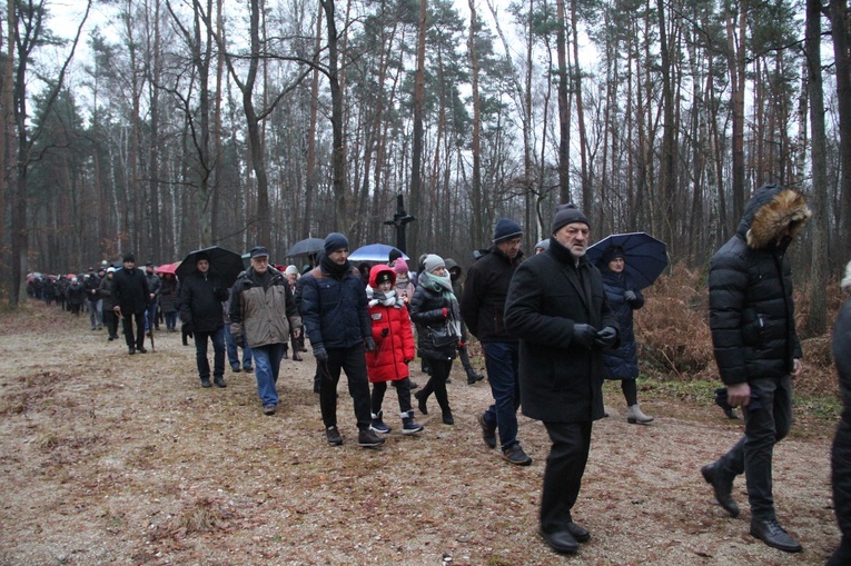 Wał Ruda - Zabawa. Droga Krzyżowa i poświęcenie kaplicy