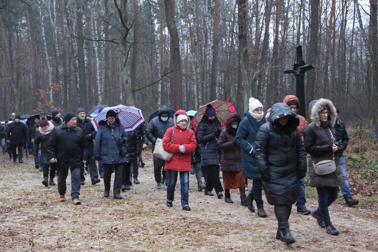 Wał Ruda - Zabawa. Droga Krzyżowa i poświęcenie kaplicy