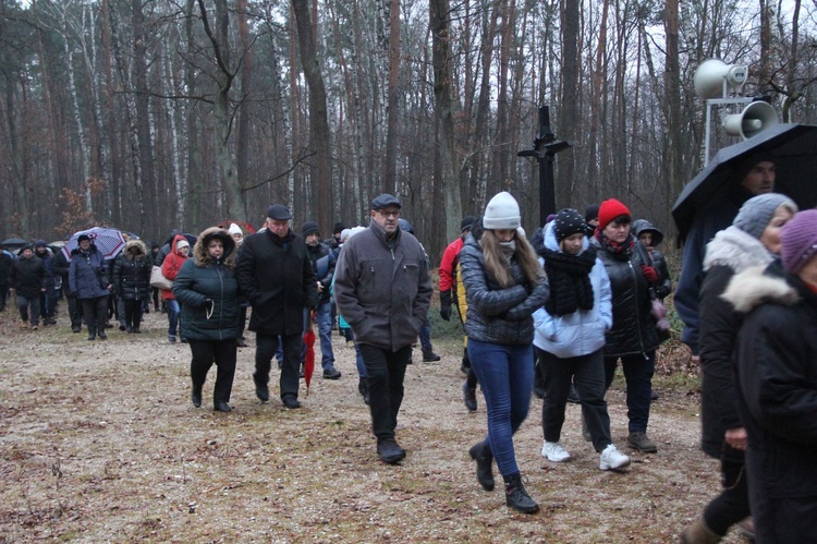 Wał Ruda - Zabawa. Droga Krzyżowa i poświęcenie kaplicy