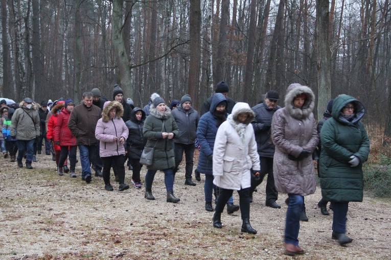 Wał Ruda - Zabawa. Droga Krzyżowa i poświęcenie kaplicy
