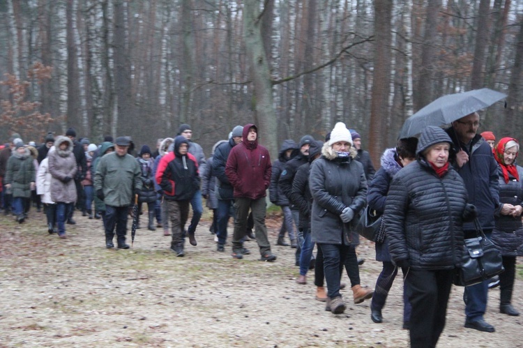 Wał Ruda - Zabawa. Droga Krzyżowa i poświęcenie kaplicy