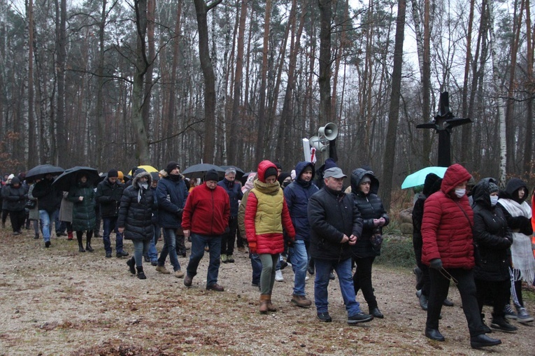 Wał Ruda - Zabawa. Droga Krzyżowa i poświęcenie kaplicy