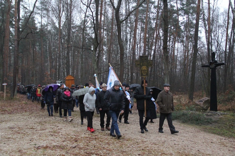 Wał Ruda - Zabawa. Droga Krzyżowa i poświęcenie kaplicy