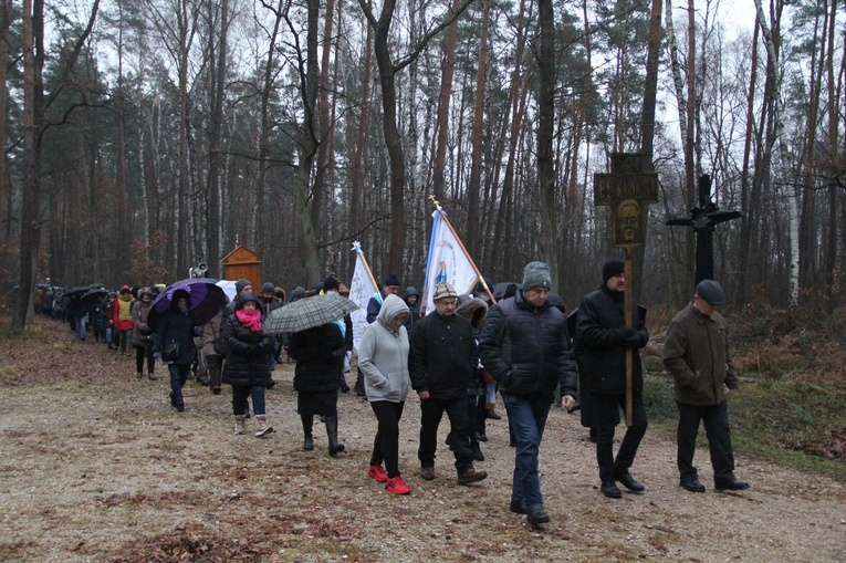 Wał Ruda - Zabawa. Droga Krzyżowa i poświęcenie kaplicy