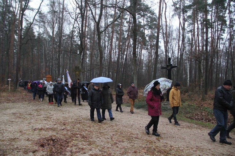 Wał Ruda - Zabawa. Droga Krzyżowa i poświęcenie kaplicy