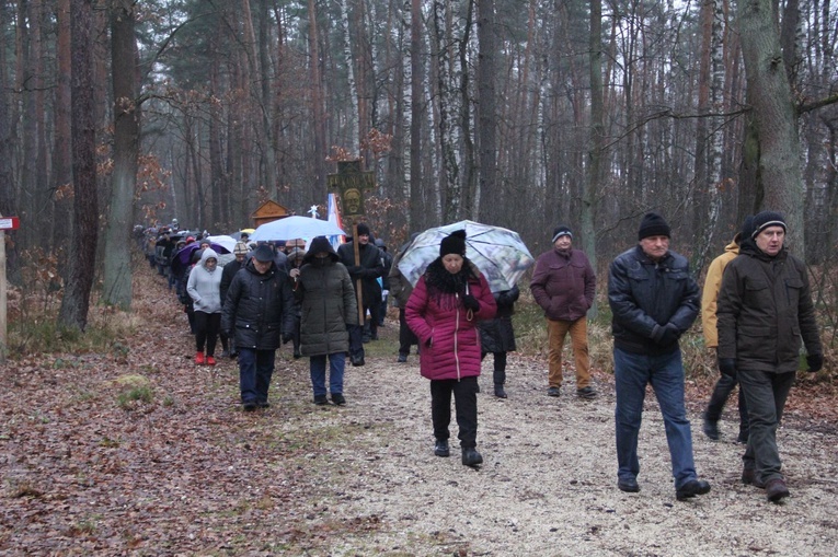 Wał Ruda - Zabawa. Droga Krzyżowa i poświęcenie kaplicy