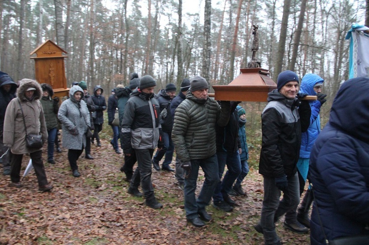 Wał Ruda - Zabawa. Droga Krzyżowa i poświęcenie kaplicy