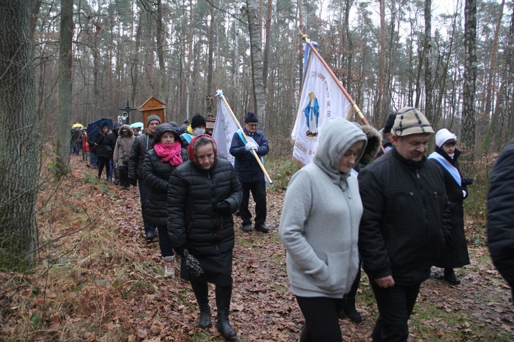 Wał Ruda - Zabawa. Droga Krzyżowa i poświęcenie kaplicy