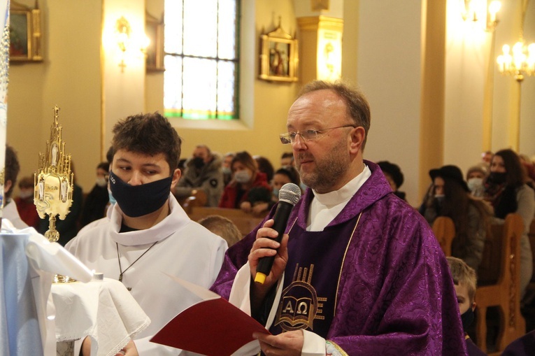 Bielcza. Wprowadzenie relikwii św. Ojca Pio