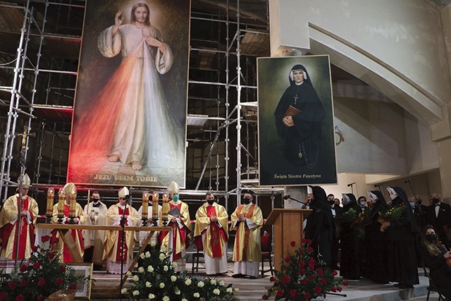 Uroczystości 22 lutego poprzedzały inicjatywy przygotowujące do wydarzenia, m.in. comiesięczne spotkania „Świadek miłosierdzia” i akcja pomocy najuboższym Smak Miłosierdzia.