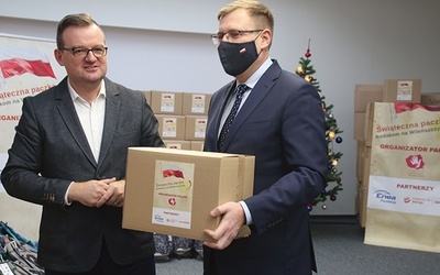 Minister Maciej Małecki i Witold Wybult (od prawej) podsumowali na konferencji prasowej tegoroczną zbiórkę darów dla Kresowiaków.