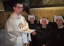 Kapłan odprawiał Mszę św. tam, gdzie urodził się Zbawiciel.