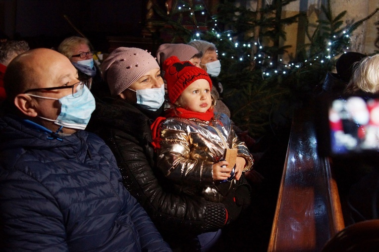 Strzegom. Świątecznie z ludowymi zespołami