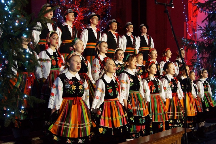 Strzegom. Świątecznie z ludowymi zespołami