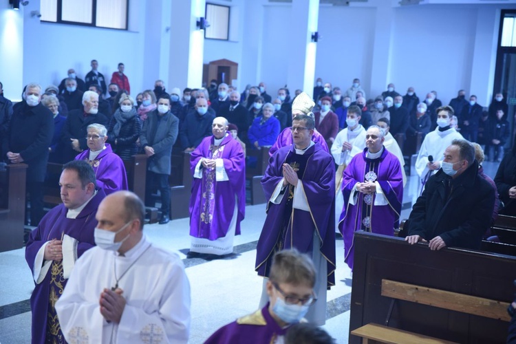 Nowe tabernakulum, krzyż i ołtarz w Starym Sączu 