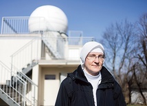 ▲	Niepokalanka zaprasza na otwarte wykłady do obserwatorium astronomicznego przylegającego do szkoły, gdzie wyjaśnia tajemnicę zjawiska, które doprowadziło Trzech Króli  do spotkania z Mesjaszem. 