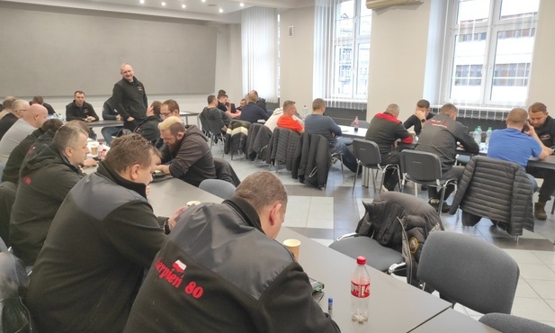 Katowice. Związkowcy z Sierpnia'80 w siedzibie PGG: będziemy tu do skutku