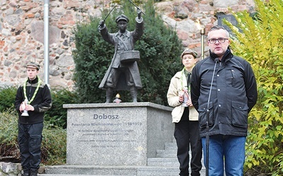 ▼	Prezes zarządu Oddziału Lubuskiego Towarzystwa Pamięci Powstania Wielkopolskiego 1918/1919. Na zdjęciu: 17 grudnia odbyły się rocznicowe obchody w Zielonej Górze.