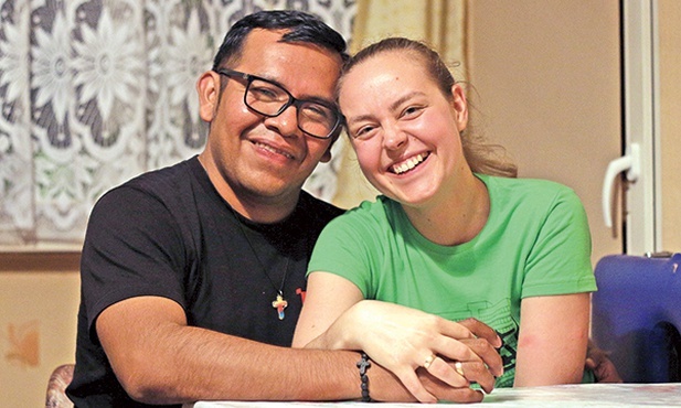 ▲	Różnią ich kultura i zwyczaje – także świąteczne,  ale łączy wiara i religijne przeżywanie narodzenia Jezusa.