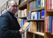 Inicjatorem biblijnej serii jest ks. dr hab. Piotr Łabuda prof. UPJPII. 