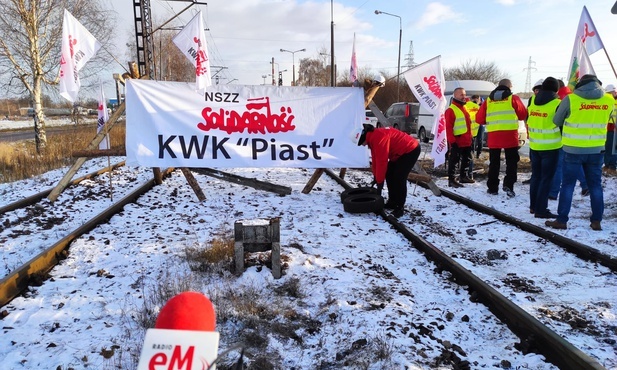 Śląskie. Związkowcy protestują. Blokada torów i wysyłki węgla z Polskiej Grupy Górnicznej